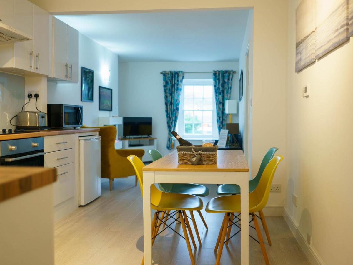 Pass The Keys Modern 2 Bed Flat Overlooking Aberaeron Harbour Exterior photo