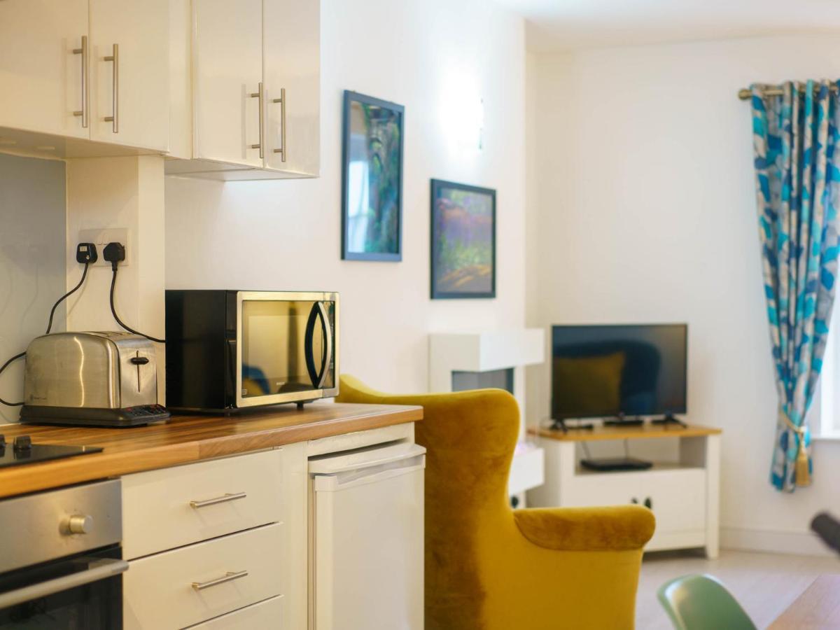 Pass The Keys Modern 2 Bed Flat Overlooking Aberaeron Harbour Exterior photo