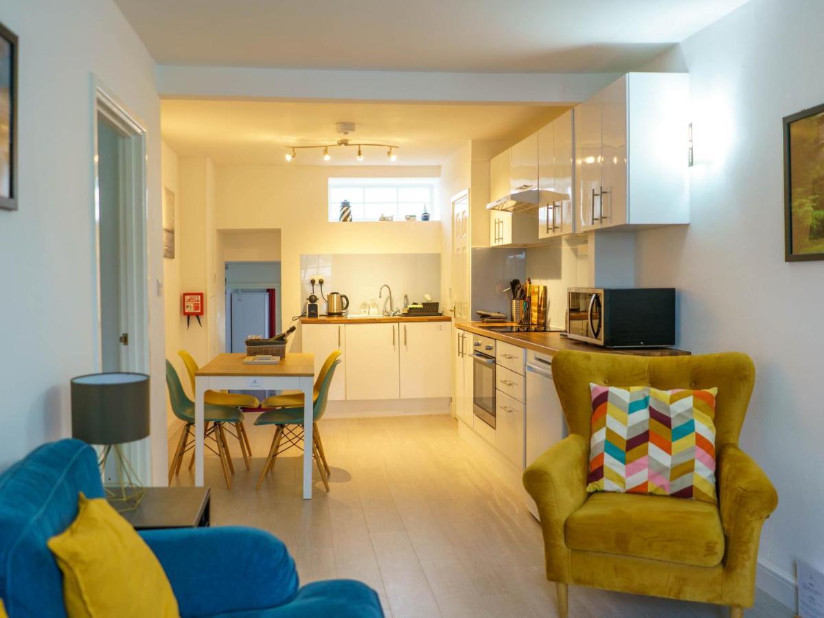 Pass The Keys Modern 2 Bed Flat Overlooking Aberaeron Harbour Exterior photo