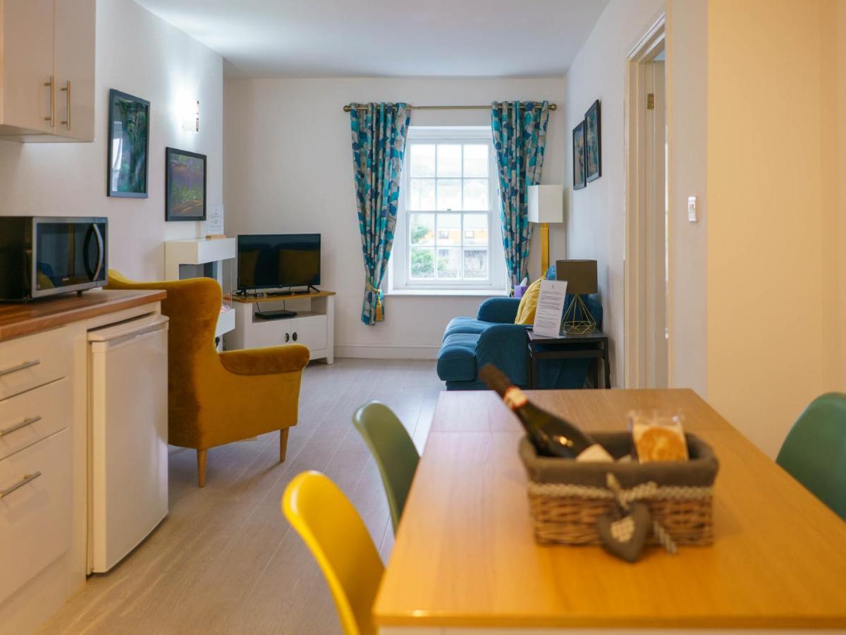 Pass The Keys Modern 2 Bed Flat Overlooking Aberaeron Harbour Exterior photo