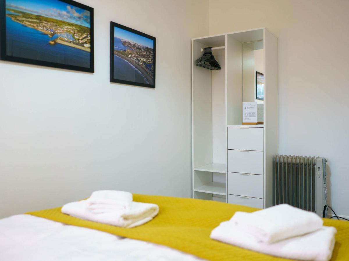Pass The Keys Modern 2 Bed Flat Overlooking Aberaeron Harbour Exterior photo