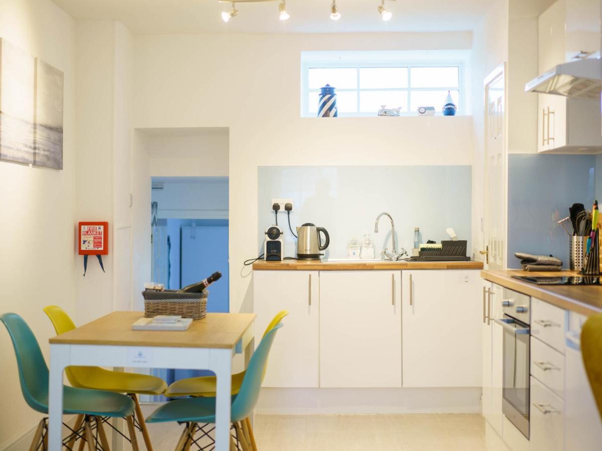 Pass The Keys Modern 2 Bed Flat Overlooking Aberaeron Harbour Exterior photo