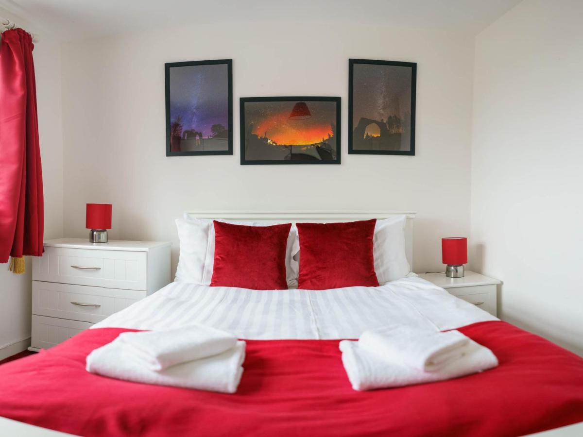 Pass The Keys Modern 2 Bed Flat Overlooking Aberaeron Harbour Exterior photo