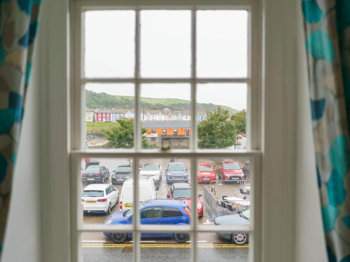 Pass The Keys Modern 2 Bed Flat Overlooking Aberaeron Harbour Exterior photo